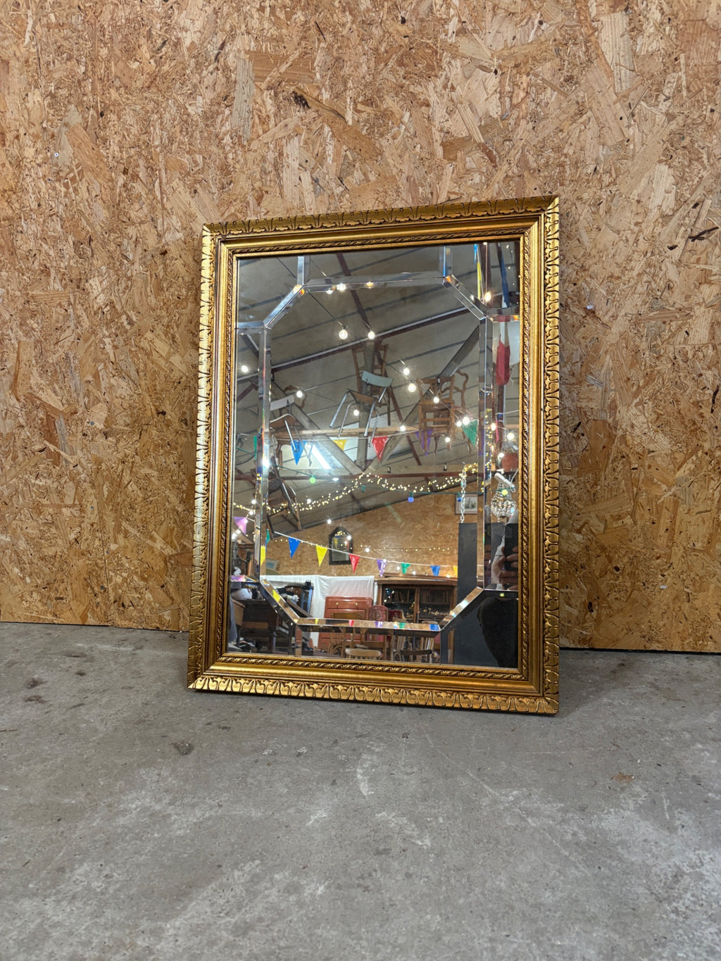 Miroir rectangulaire doré bisauté à pans coupés style Louis-Philippe