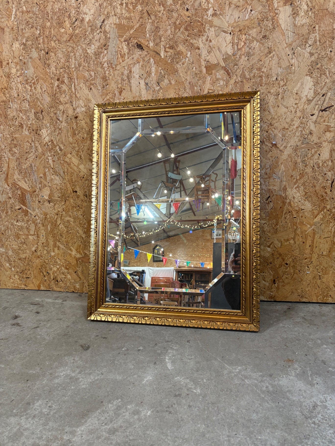 Miroir rectangulaire doré bisauté à pans coupés style Louis-Philippe