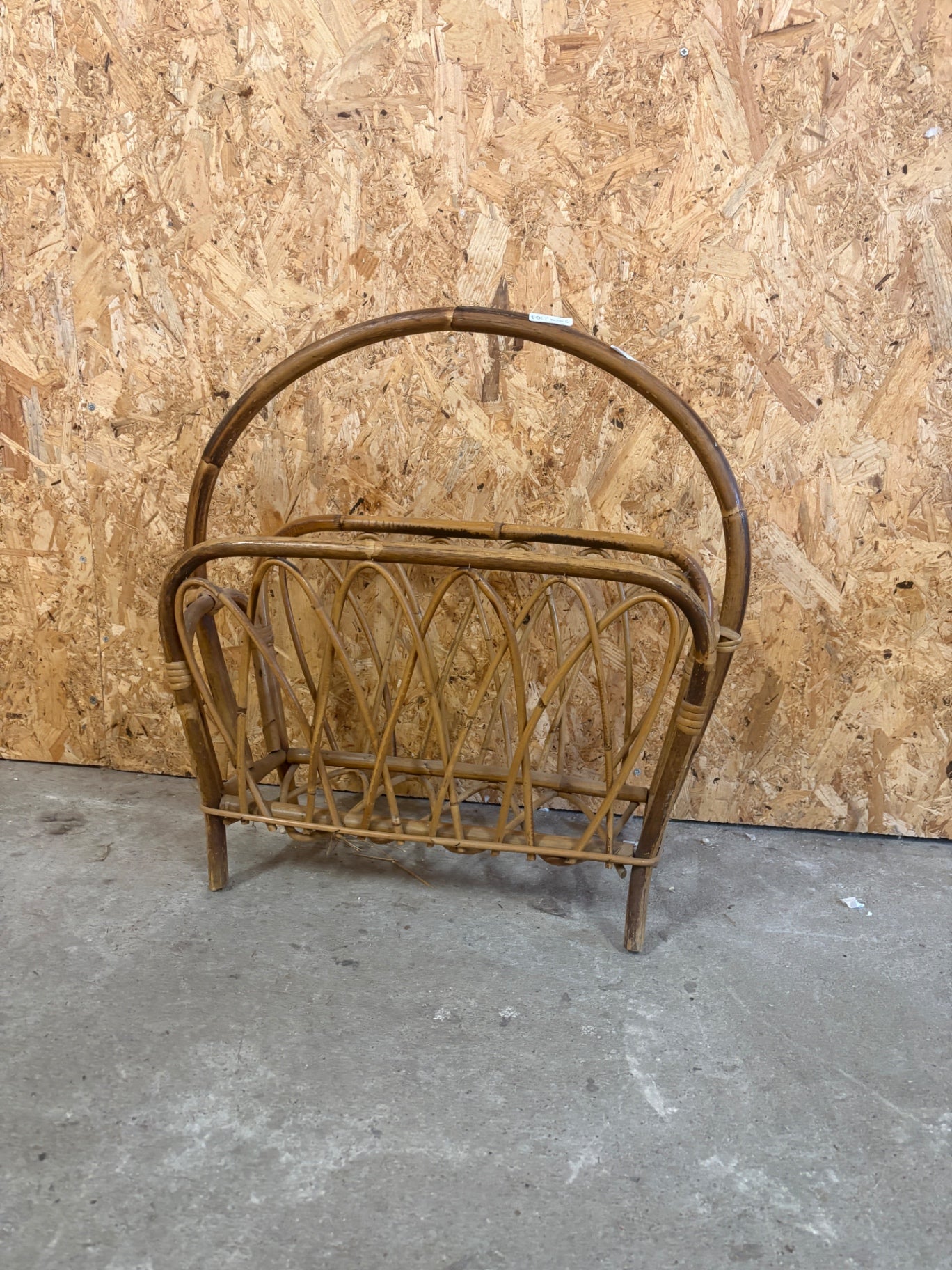 Porte-revues vintage en rotin et bambou