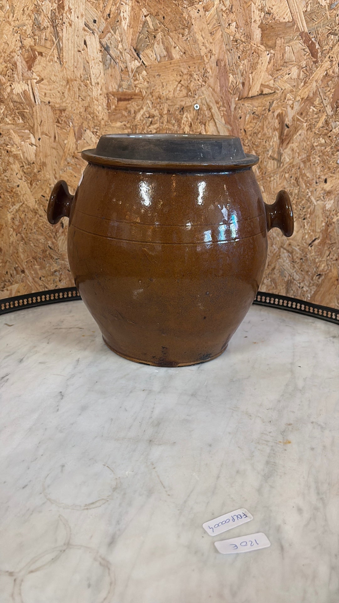 Petit pot en terre cuite vernissée à deux anses